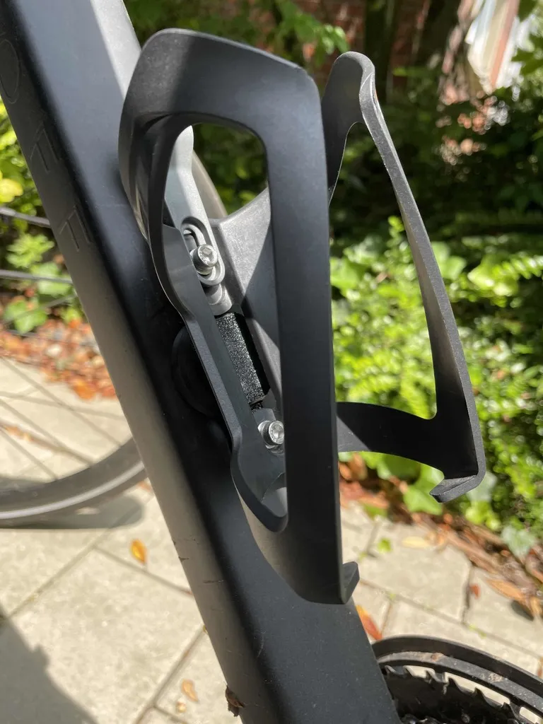 AirTag holder for bicycle bottle cages, photo 3 of 4 - AirTag holder for bicycle bottle cages Hobby & DIY