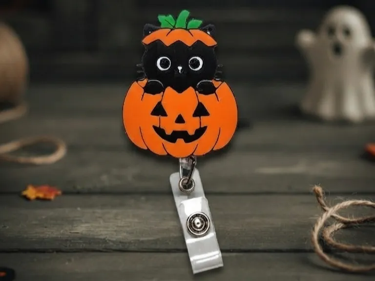 Black Cat in Jack O'Lantern Badge Reel Face/Magnet