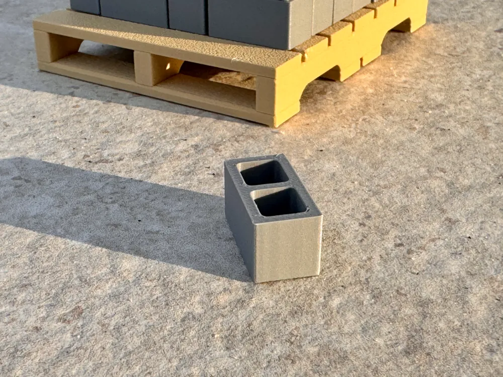 Cinder Block With Pallet, photo 3 of 4 - Cinder Block With Pallet Miniatures