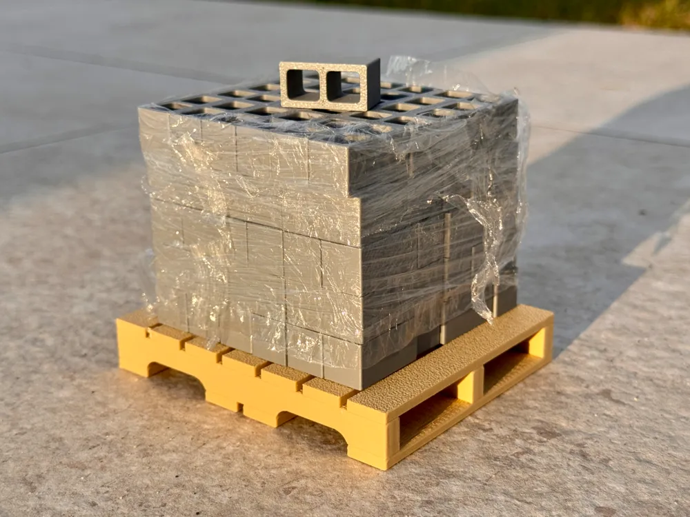 Cinder Block With Pallet, photo 4 of 4 - Cinder Block With Pallet Miniatures