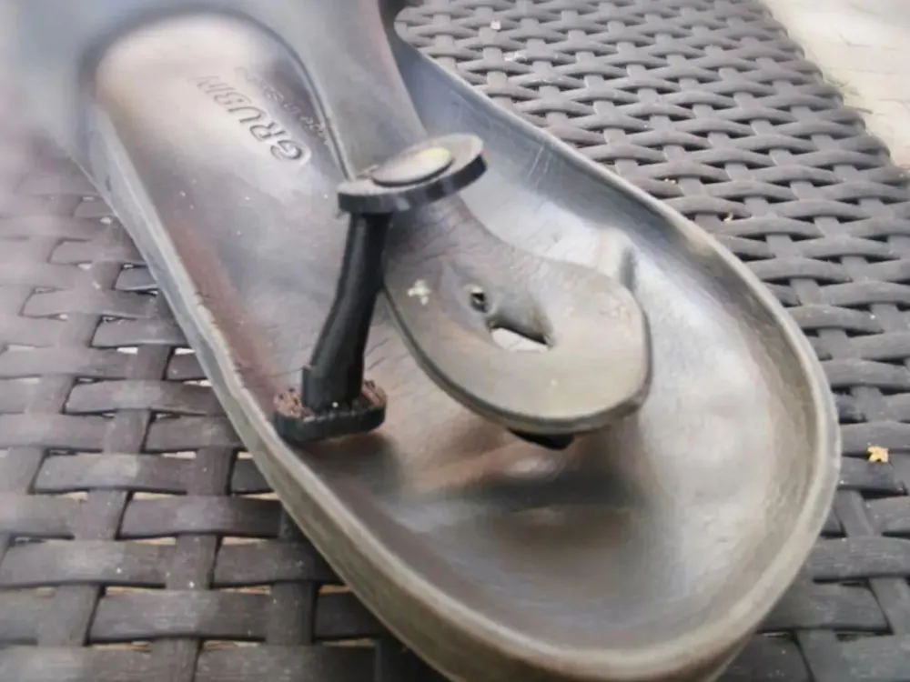 Flip-flops toe post
