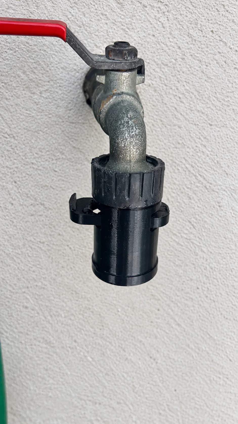 FlowLock Quick Release Splash-Free Faucet Adapter, photo 3 of 4 - FlowLock Quick Release Splash-Free Faucet Adapter Household