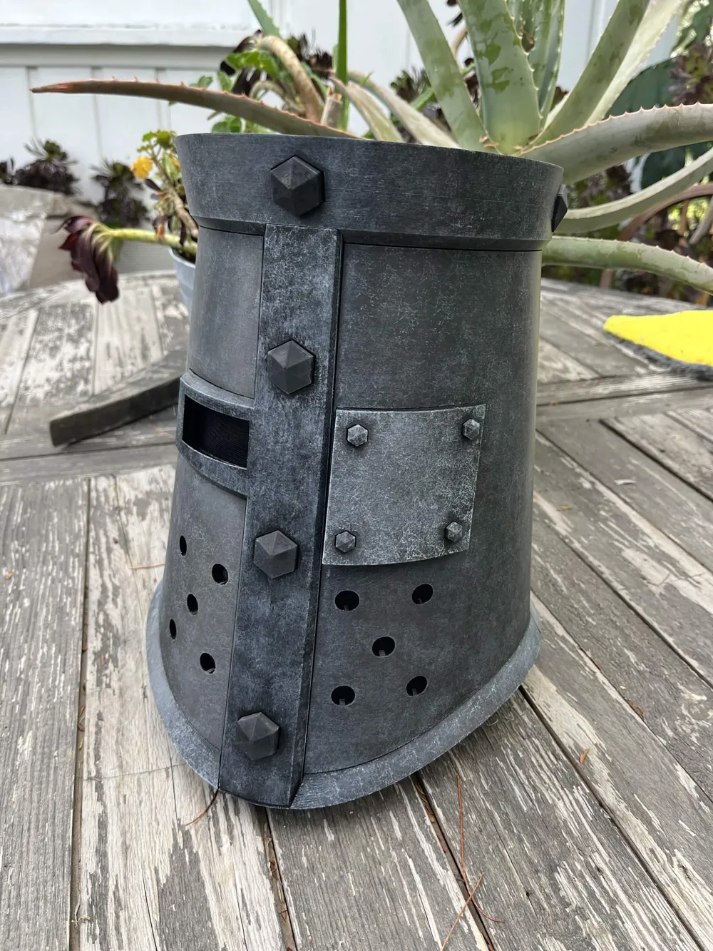 Glasgow Great Helm, photo 4 of 5 - Glasgow Great Helm Props & Cosplays