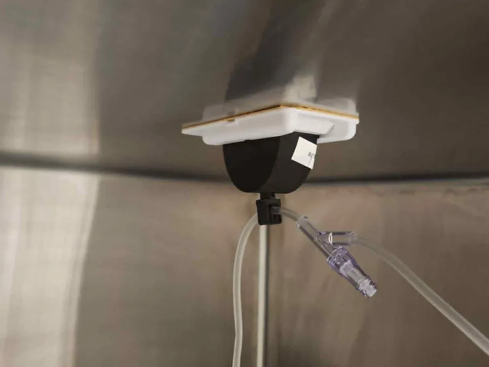 Kennel Shoe Mount for IV Line