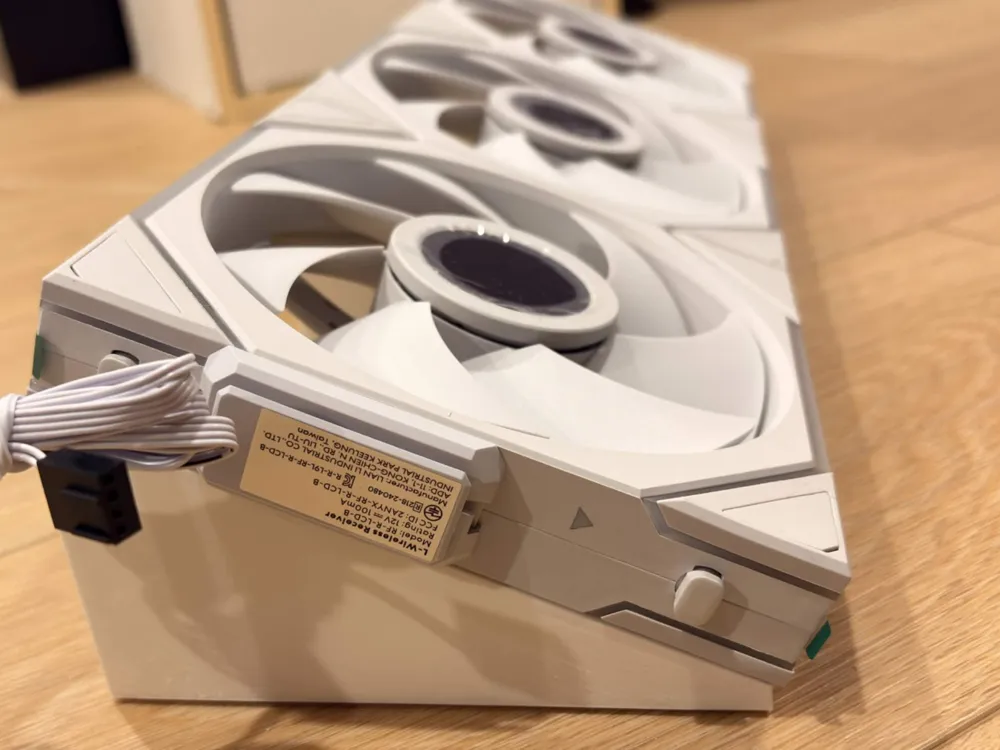 Lian Li 140mm and 120mm Uni Fan TL LDC Angle Mount