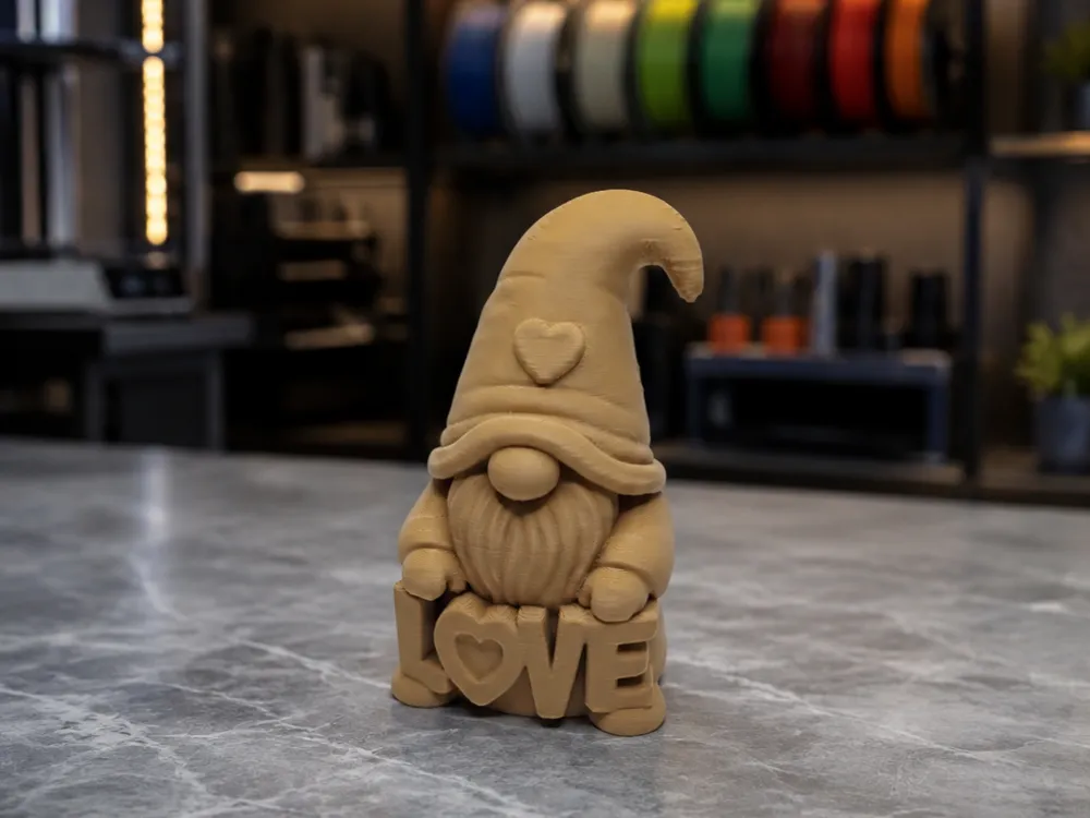 Herzenswichtel auf dekorativem LOVE Schriftzug - 3D printed Decor, in stock in India