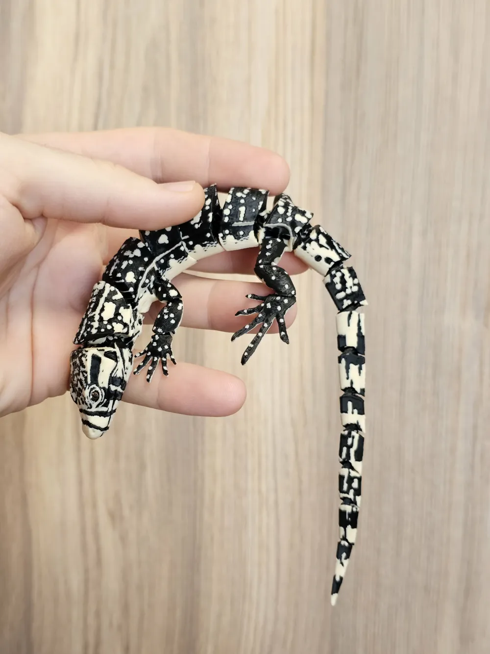 Realistic Flexi Baby Monitor Lizard, photo 3 of 4 - Realistic Flexi Baby Monitor Lizard Miniatures