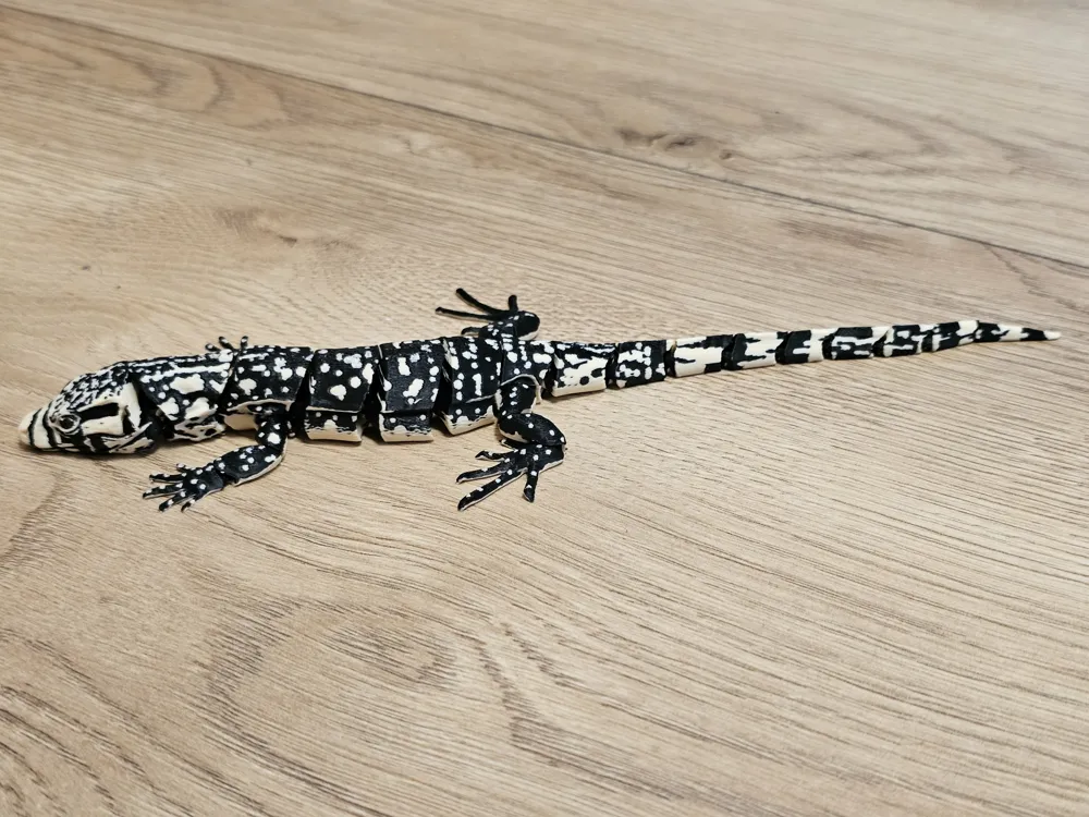 Realistic Flexi Baby Monitor Lizard, photo 4 of 4 - Realistic Flexi Baby Monitor Lizard Miniatures