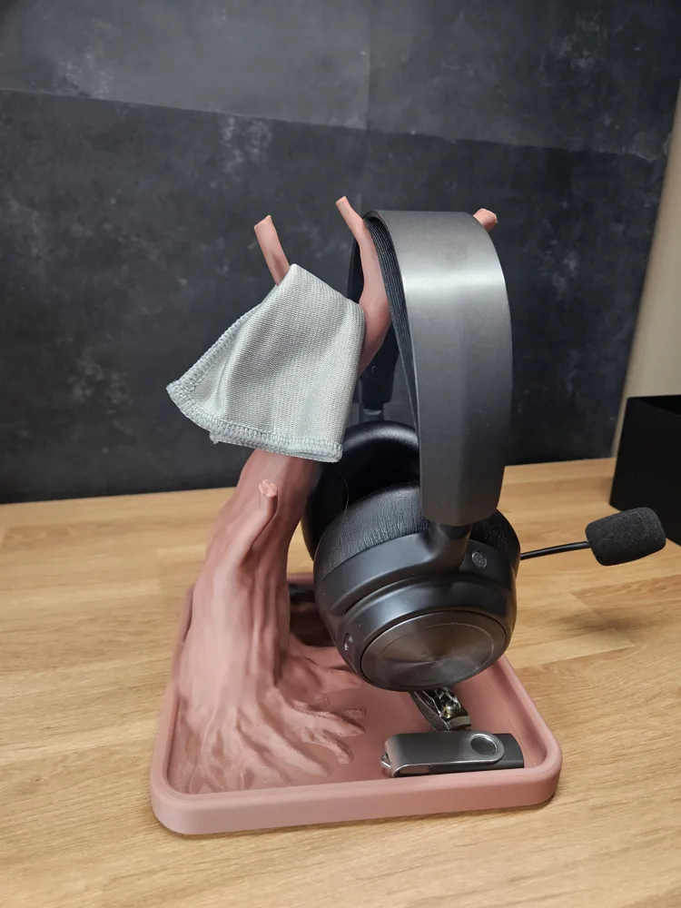 Rooted Tree Headphone Stand, photo 5 of 5 - Rooted Tree Headphone Stand Household
