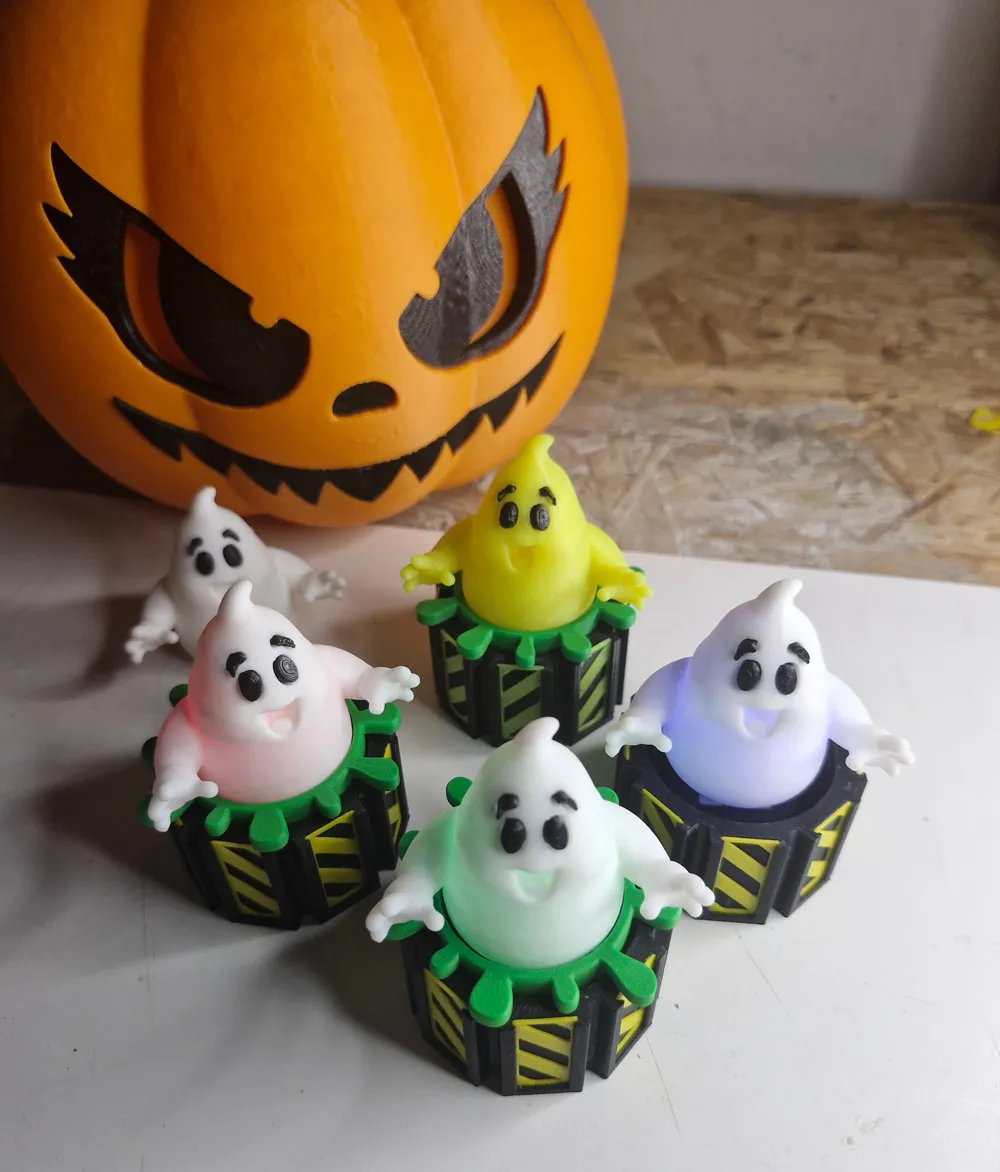 Toxic Ghost LED Click & Spin!, photo 4 of 4 - Toxic Ghost LED Click & Spin! Toys & Games