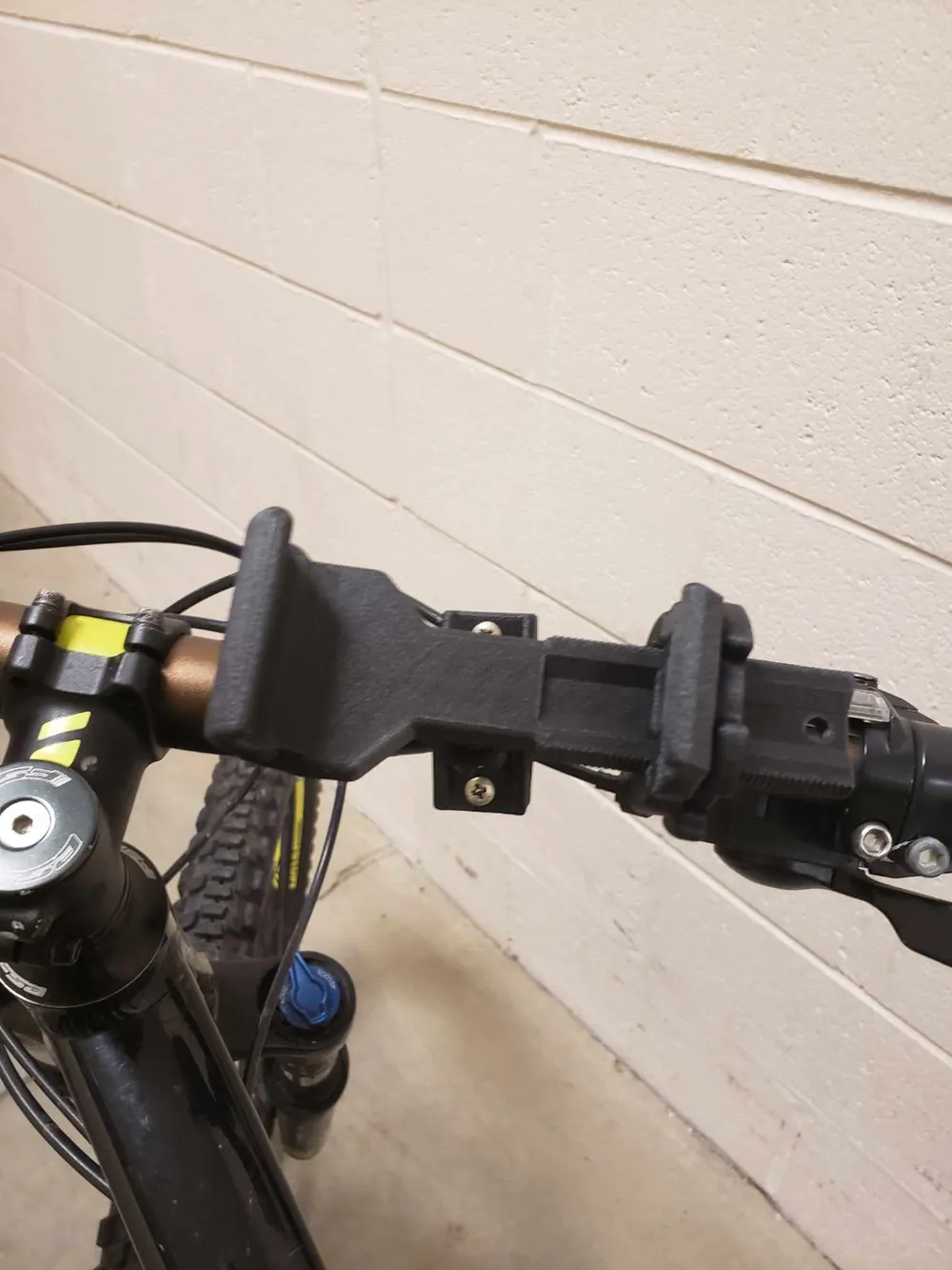 Universal Handlebar Phone Mount V2, photo 4 of 4 - Universal Handlebar Phone Mount V2 Hobby & DIY