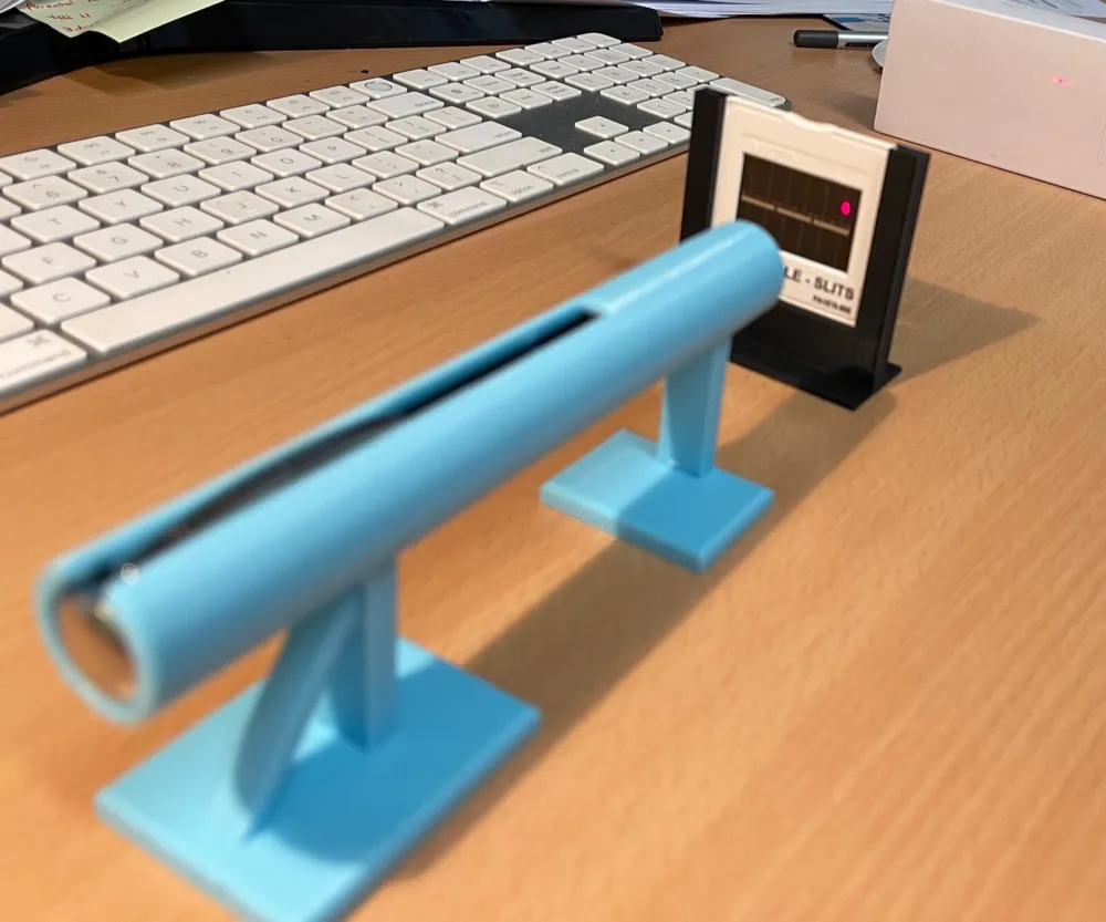 Young's Double Slit Experiment Apparatus, photo 2 of 2 - Young's Double Slit Experiment Apparatus Education